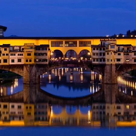 Ponte Vecchio View Luxury شقة